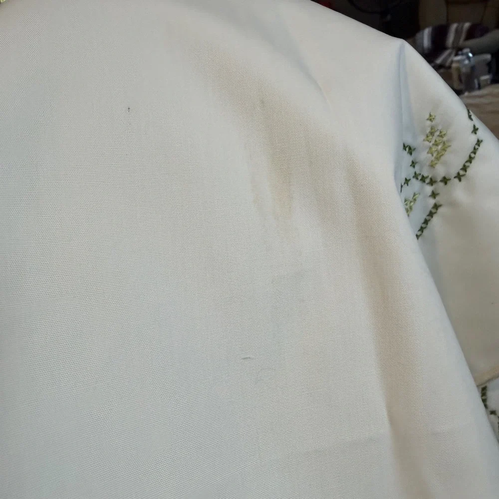 Vintage Green Cross Stitch Floral Embroidered Scalloped Cream Tablecloth 104x57
